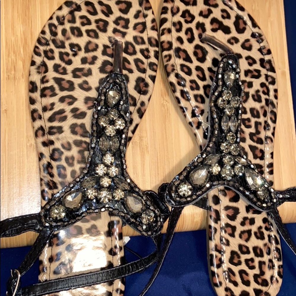🌸NWOT rhinestone sandals